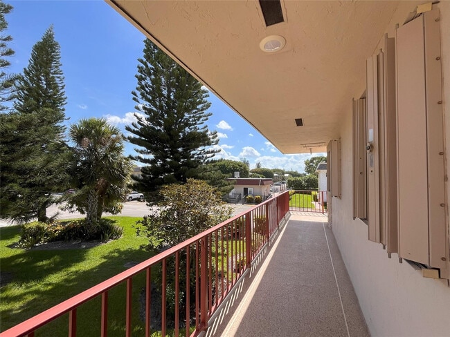 Building Photo - 212 Oxford 400