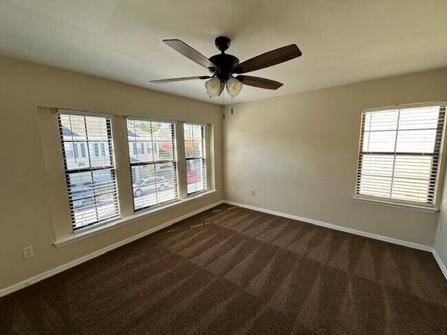 Building Photo - 2 Bedroom 2 Bathroom Townhome is Siena at Celebration with attached 2 Car Garage