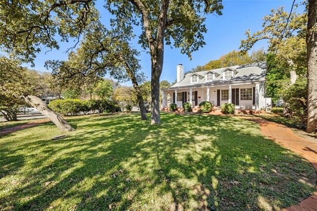 Building Photo - 2612 Bridle Path