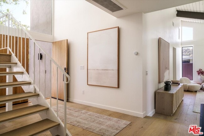 Building Photo - 2313 Banyan Dr