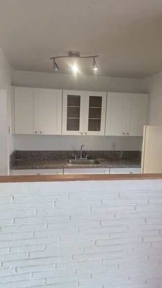 Primary Photo - 20400 NW 7th Ave