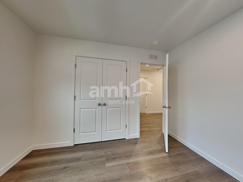 Building Photo - 5126 Turnstone St SE