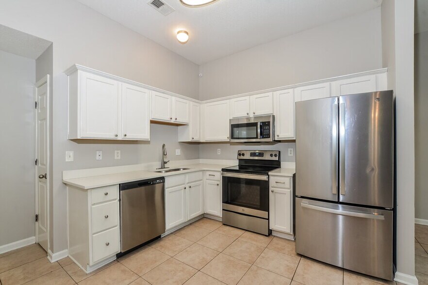 Building Photo - 8280 Dexter Ridge Cove E