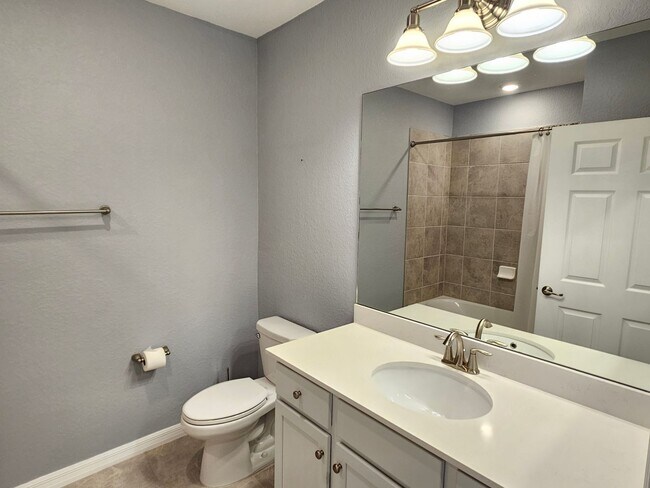 Building Photo - Annual Unfurnished 2 Bedroom 2 Bathroom First Floor Condo with 1 Car Garage in Sarasota National!