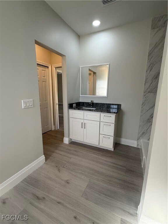 Building Photo - 711 SE 33rd Terrace