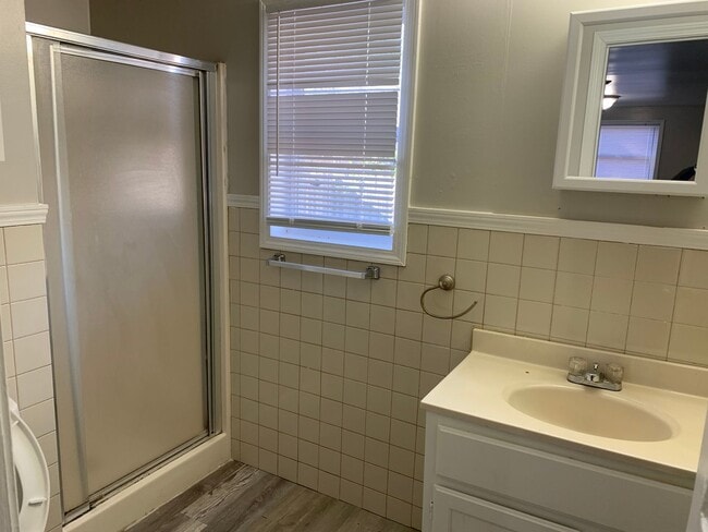 Building Photo - $775 - 2 bedroom/ 1 bathroom - 2 bed home ...