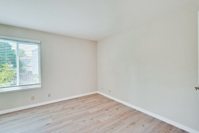 Building Photo - 6651 Bunker Hill Ct