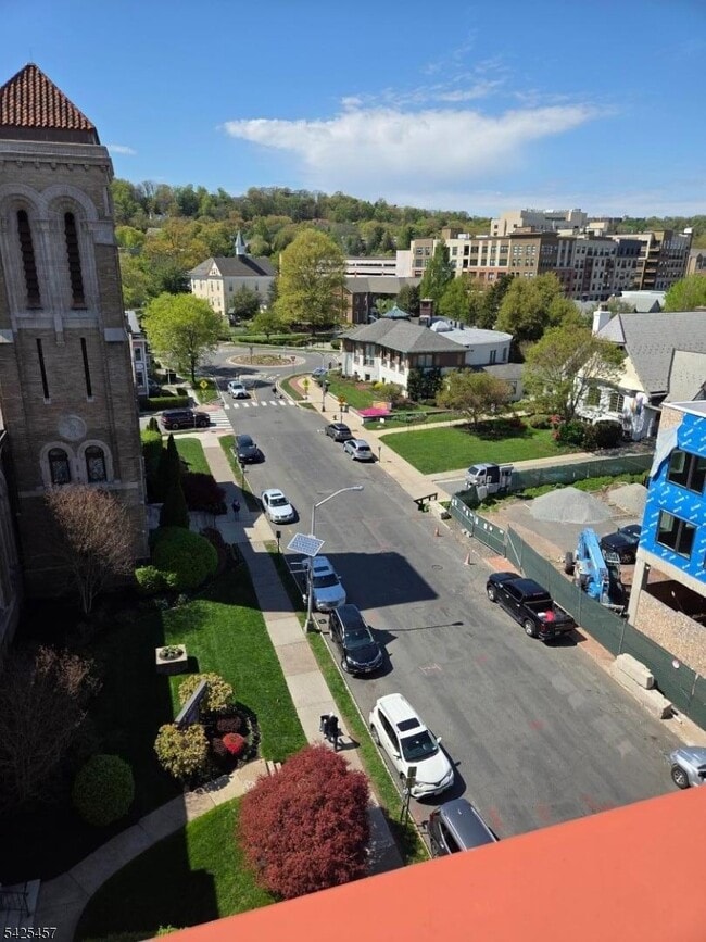 Building Photo - 48 S Park St