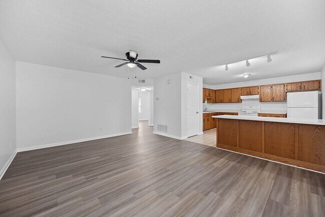 Building Photo - ?Spacious 3-Bedroom Home in Shively — Great Location!?