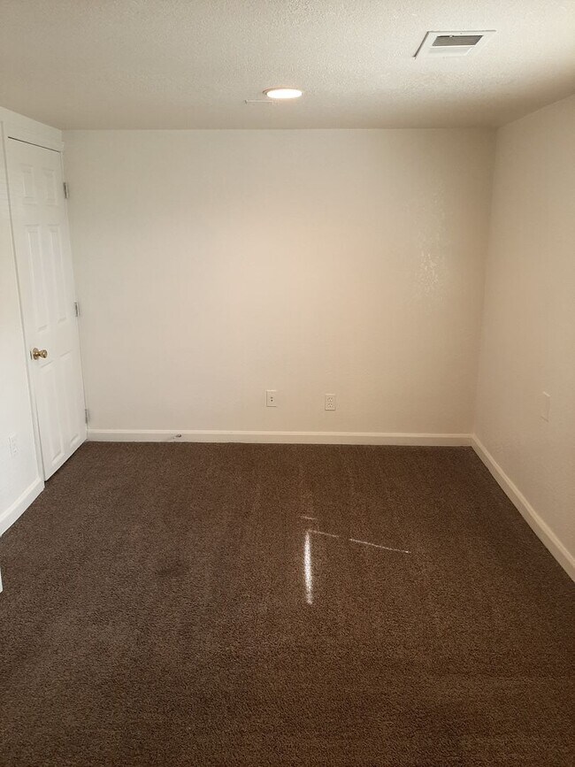 Building Photo - 1017 16th St