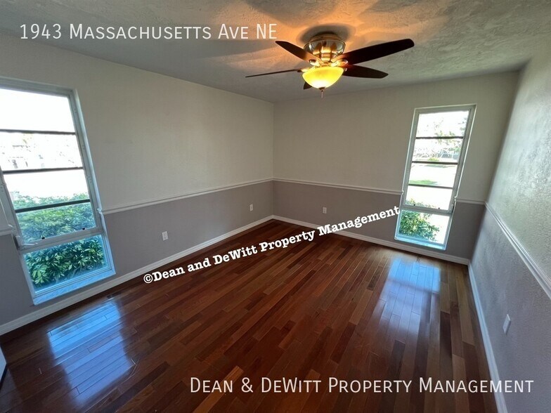 Building Photo - 4 Bed/3 Bath