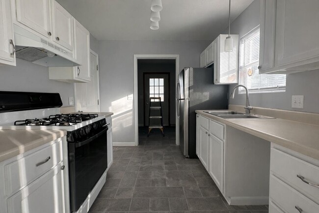 Building Photo - 939 Legion Dr