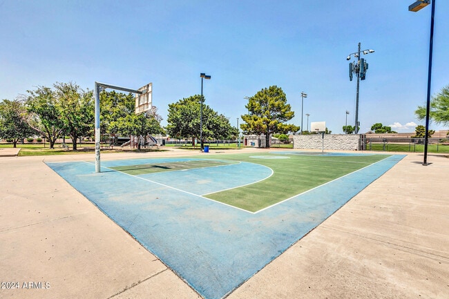 Building Photo - 8889 E Meadow Hill Dr