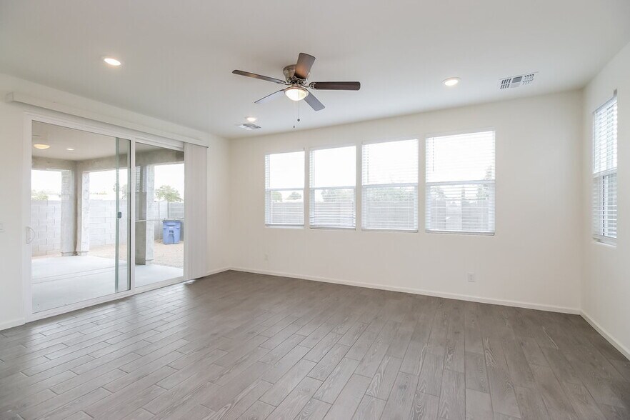 Building Photo - 2055 S Saguaro Dr
