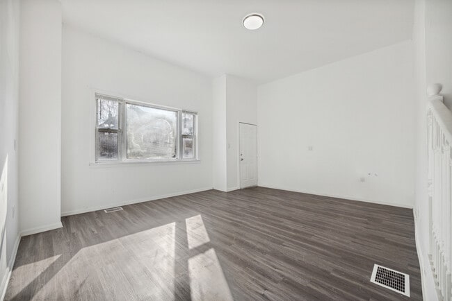 Building Photo - 2702 S Spaulding Ave