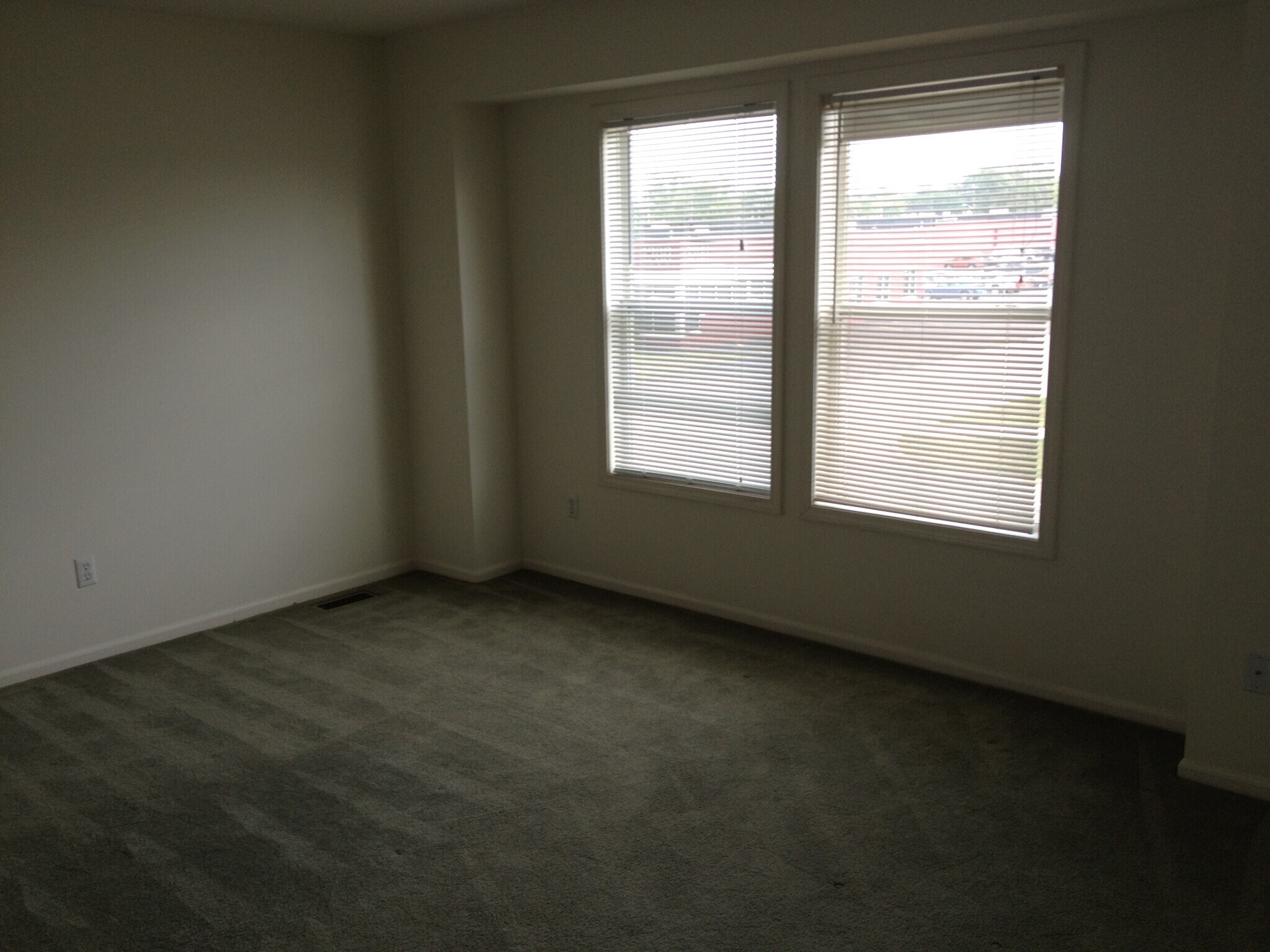 Building Photo - 1147 Woodward Hts