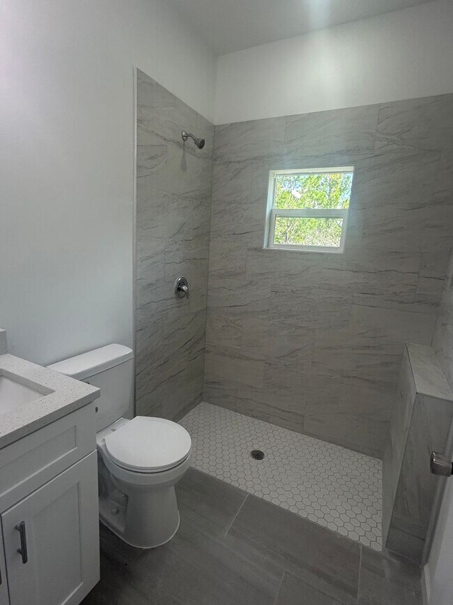 Building Photo - Brand-New Modern 2BR/2BA Home with Garage – Desirable Lake Placid Location