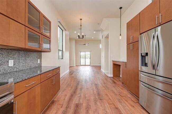 Building Photo - 2301 Camden Dr