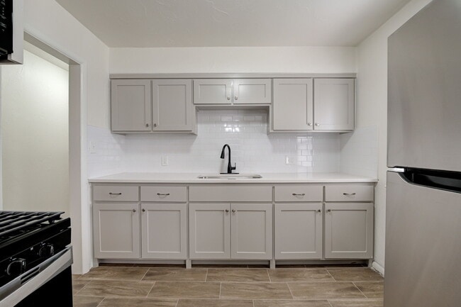 Building Photo - 4704 SE 18th St