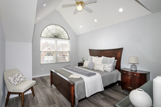 Building Photo - 42 Pinnacle Dr