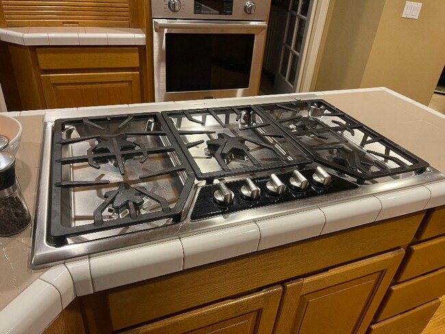 Building Photo - 2080 Wellington Dr