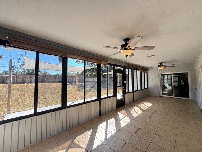 Building Photo - Your Dream Home Awaits! MASSIVE Backyard! ...