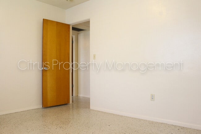 Building Photo - Two Bedroom Duplex