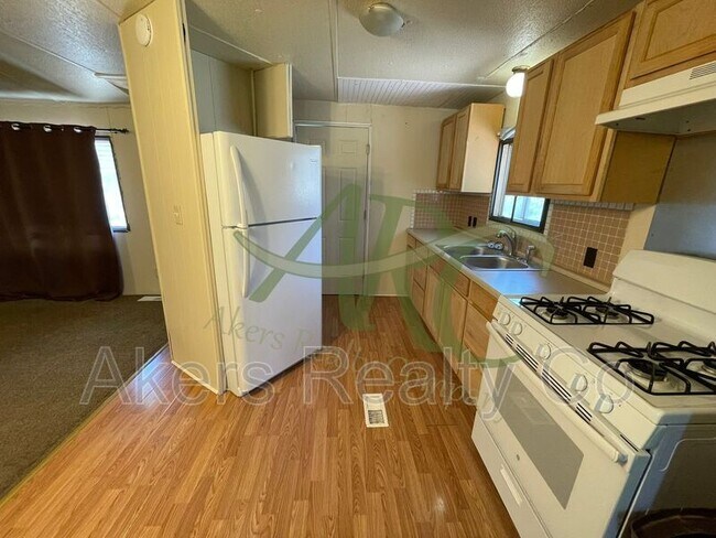 Building Photo - 965 S Blueridge Dr