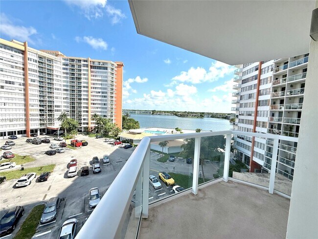 Building Photo - 1351 NE Miami Gardens Dr
