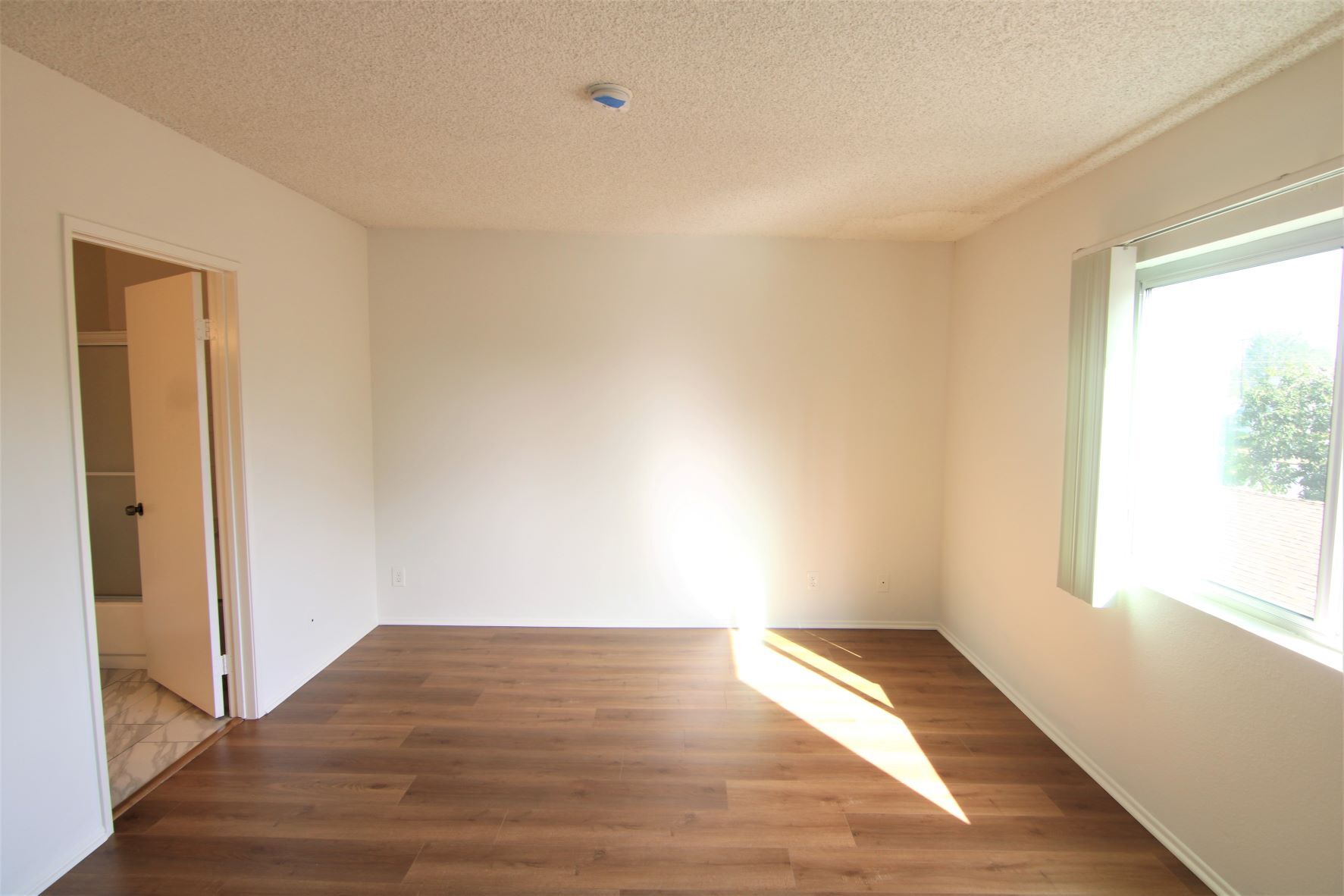 Building Photo - 13552 Burbank Blvd