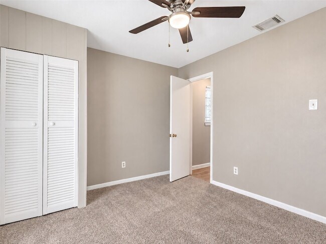 Building Photo - 4223 Oak Shadows Dr