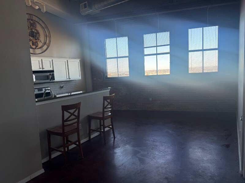 Building Photo - 200 Main St