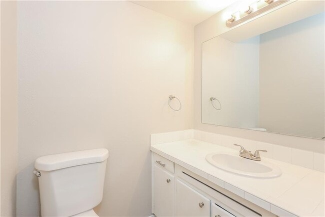 Building Photo - 2504 Yorkshire Ave