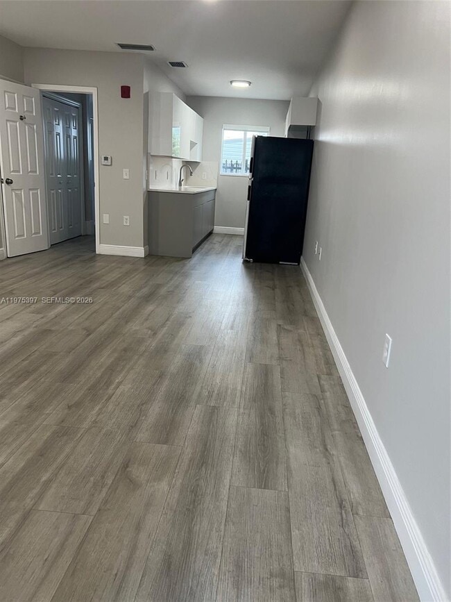 Building Photo - 1901 Johnson St