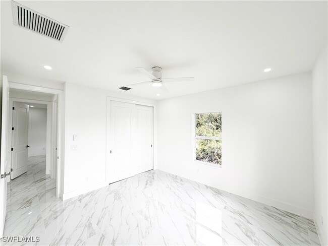 Building Photo - 852 Chipley St E