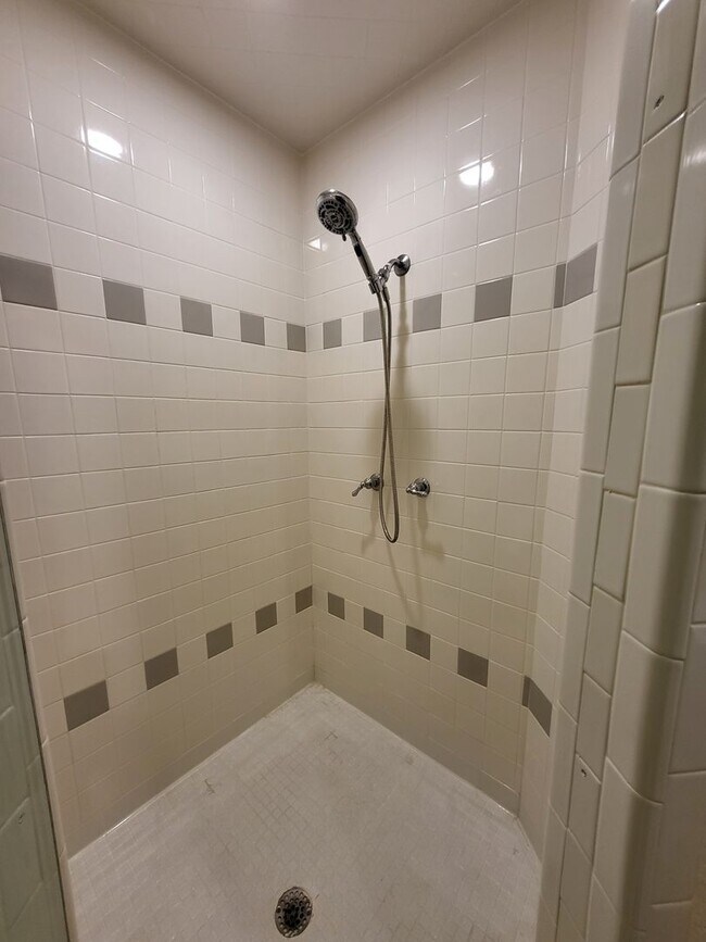 Building Photo - 604 Shadow Grove Ct