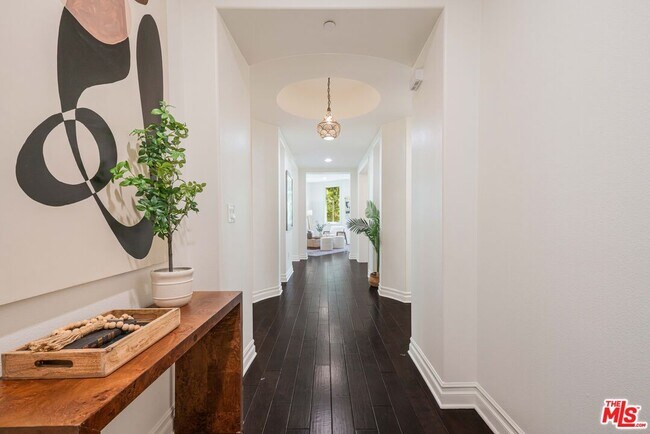 Building Photo - 6241 Crescent Park W