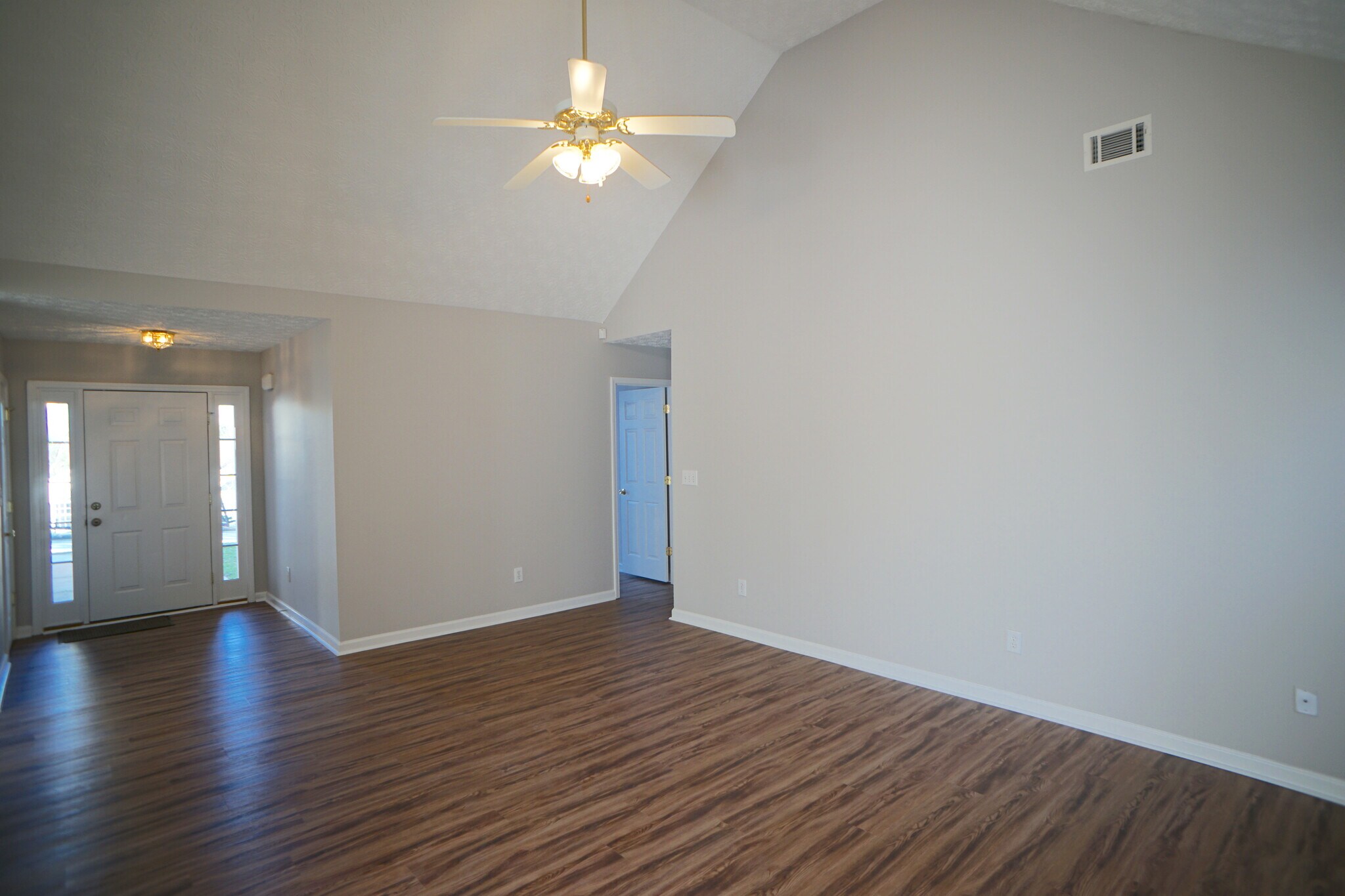 Living room with vaulted ceilings - 11 Spring Valley Cove