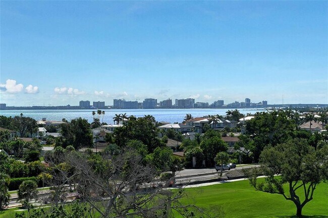 Building Photo - 1065 Gulf of Mexico Dr