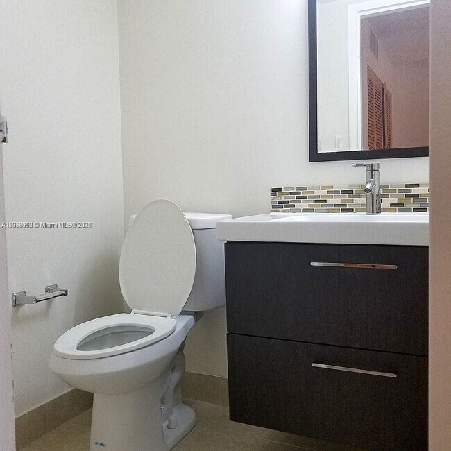 Building Photo - 17021 N Bay Rd