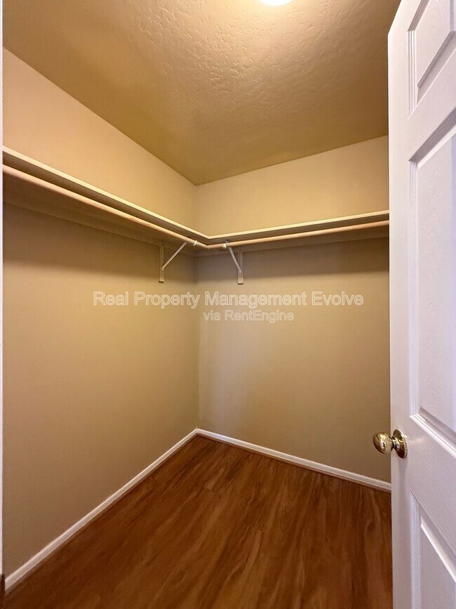 Building Photo - 1526 S 217th Dr