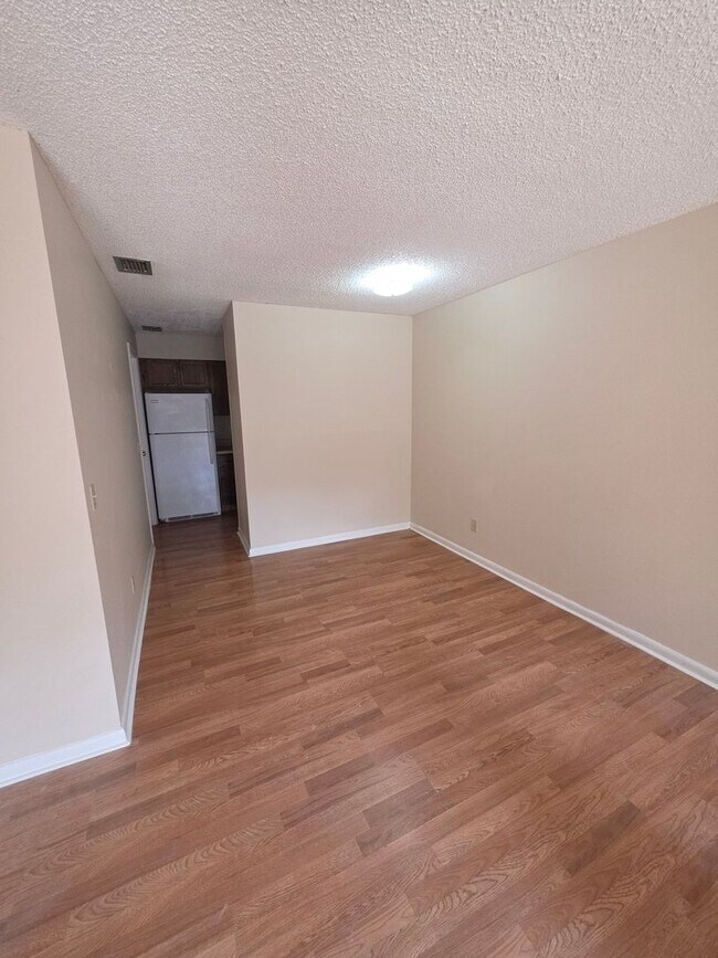 Building Photo - 2900 SE 50th Ct