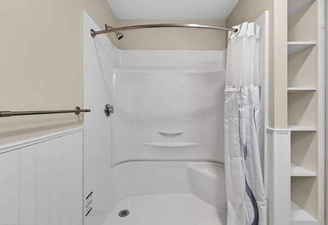 Building Photo - 42 Almont St