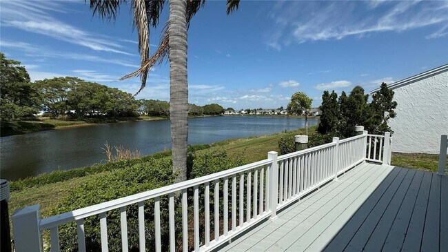 Building Photo - 950 Waterside Ln