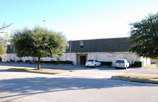 Building Photo - La Chateau Plaza