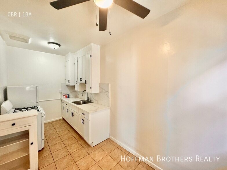 Primary Photo - 608 S Dunsmuir Ave