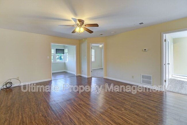 Building Photo - 2504 Flint Dr