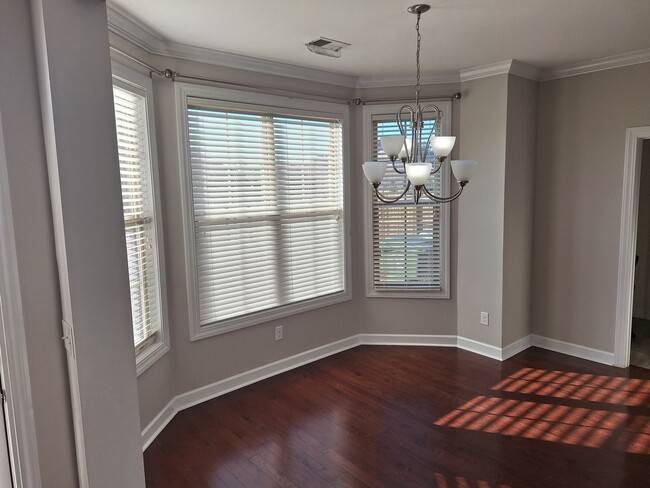 Building Photo - MARCH MOVE IN SPECIAL - $300 off FIRST FUL...