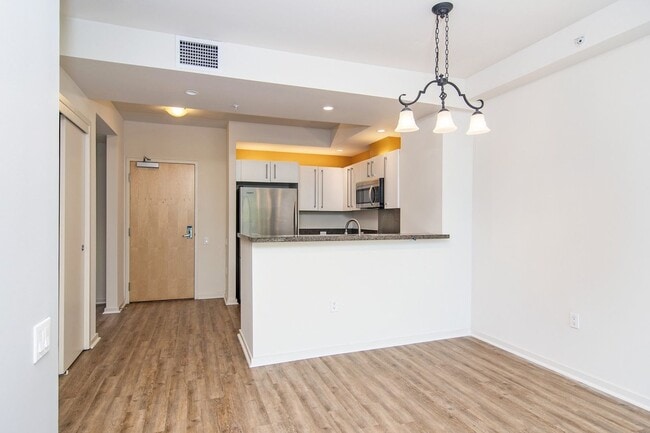Building Photo - Modern Downtown 1 Bedroom with balcony at ...