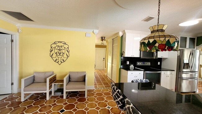 Building Photo - 1283 Larch Way